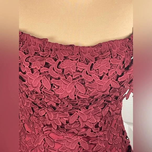 Guess Enna Lace Off-The-Shoulder Dress (burgundy color) NWT Medium - Picture 4 of 9